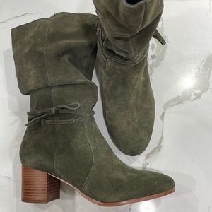 Violet & Red Janine Green Suede Boots Size 8 medium heal NWOT Tall Shaft